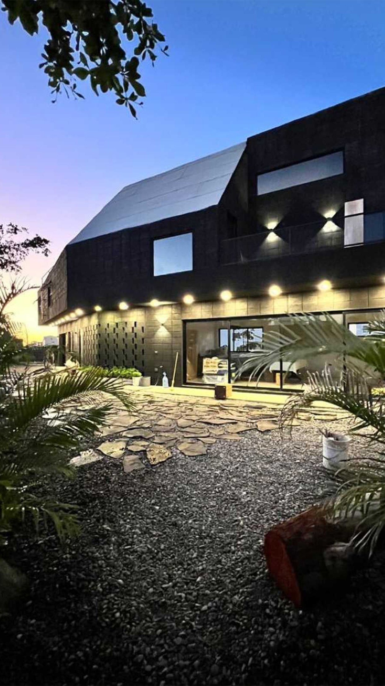 06. Casa Negra patio