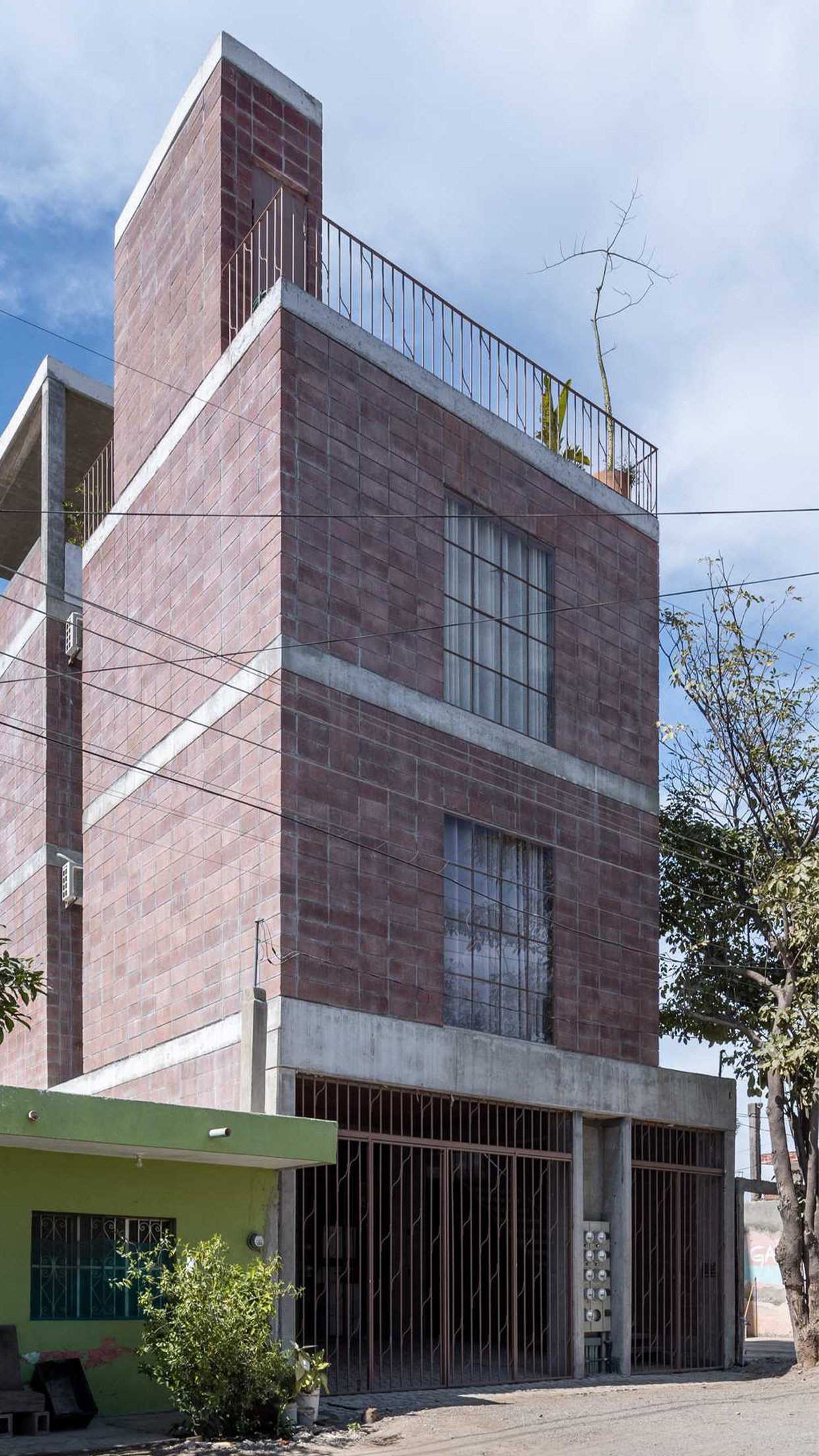 15. Urbina frontal izquierda