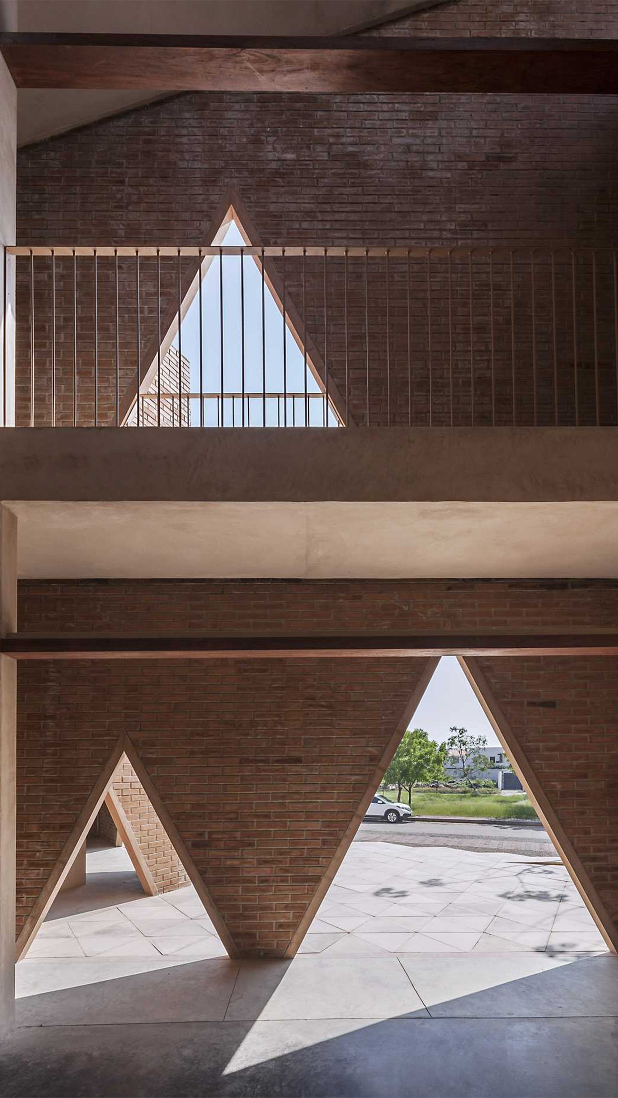 27. Montessori portico 3 triangulos