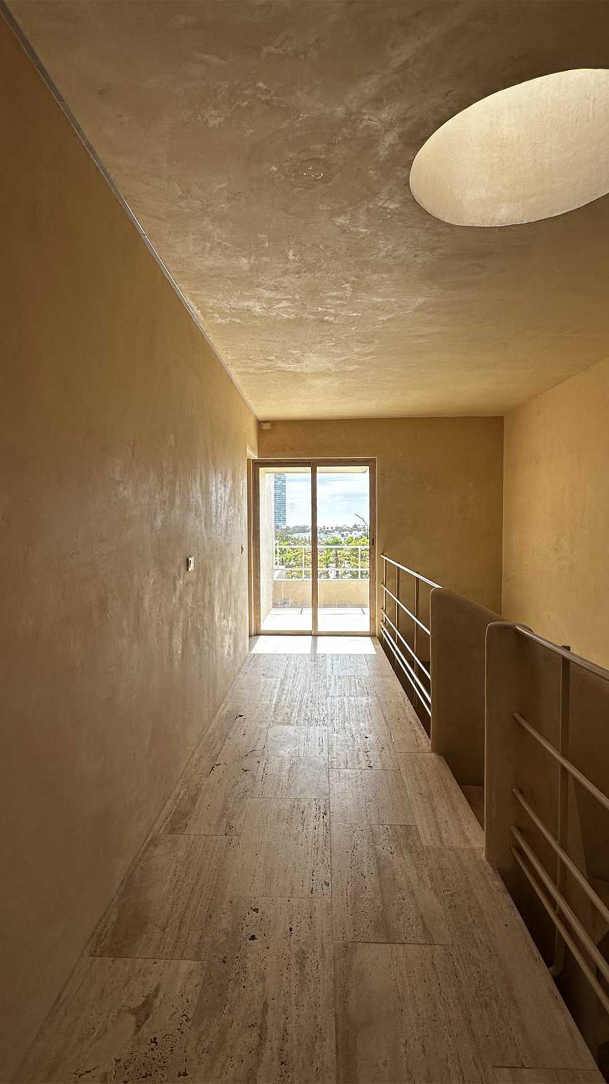 31. Cielo pasillo planta alta